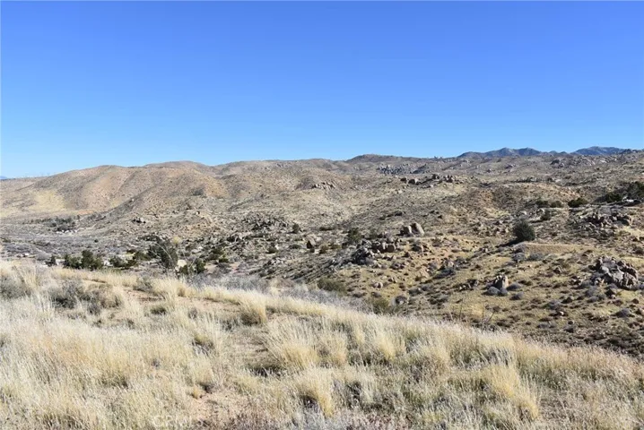1 Andes Court, Apple Valley, California 92308