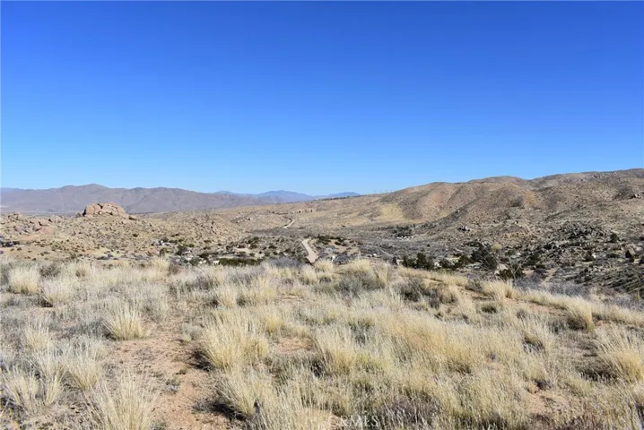 1 Andes Court, Apple Valley, California 92308