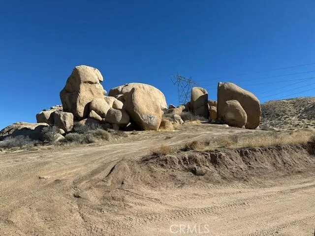 1 Andes Court, Apple Valley, California 92308