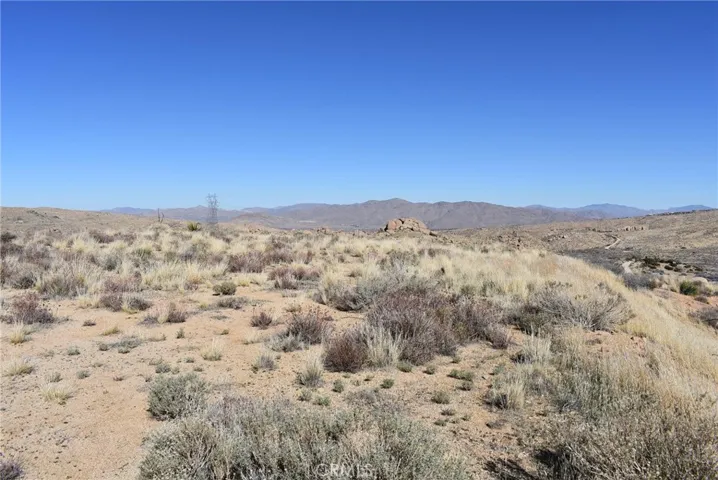1 Andes Court, Apple Valley, California 92308
