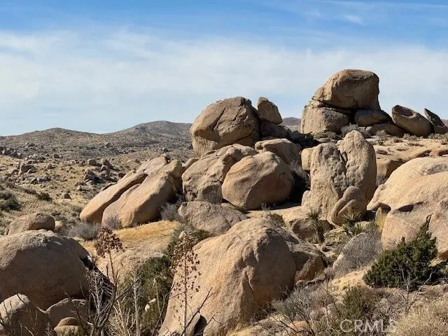 1 Andes Court, Apple Valley, California 92308
