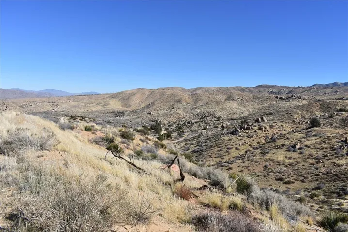 1 Andes Court, Apple Valley, California 92308