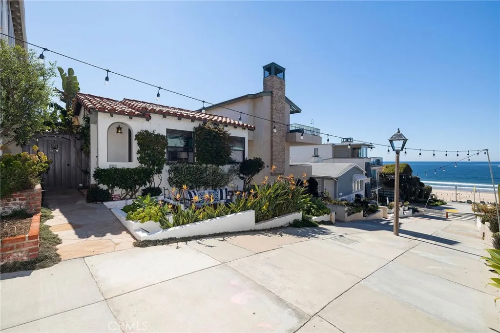 124 17th Street, Manhattan Beach, California 90266, 4 Bedrooms Bedrooms, ,3 BathroomsBathrooms,Residential,For Sale,17th,SB25170620