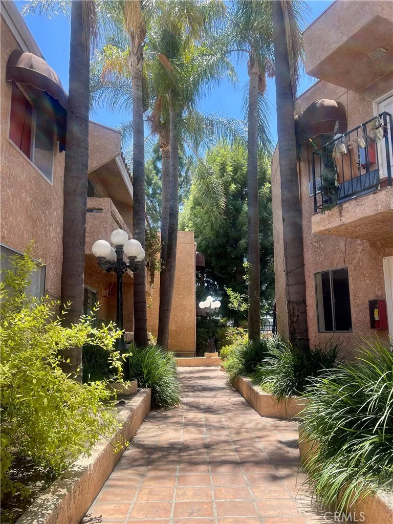 8020 Langdon Avenue 208, Van Nuys, California 91406 home-pic-2