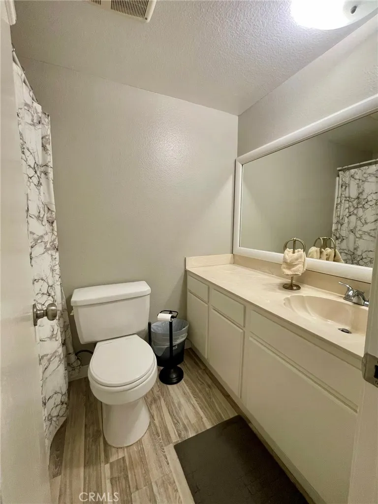 8020 Langdon Avenue 208, Van Nuys, California 91406 home-pic-13