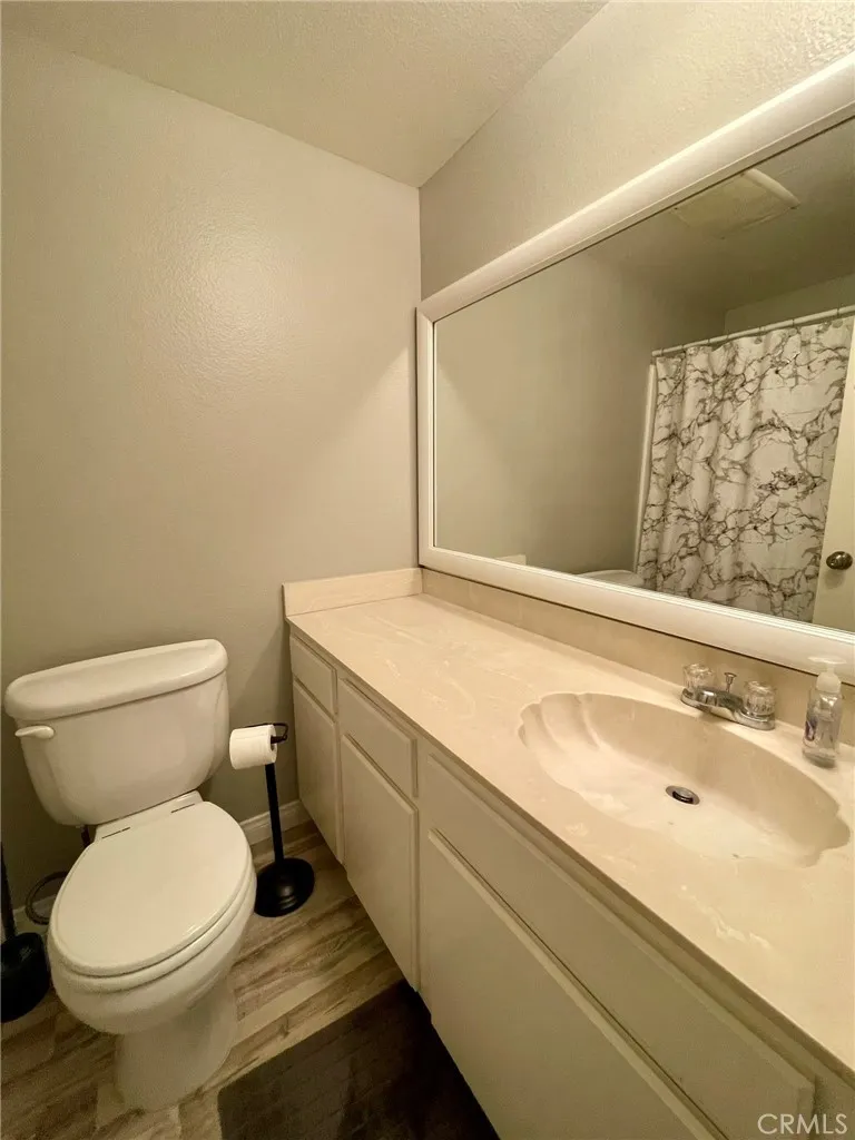 8020 Langdon Avenue 208, Van Nuys, California 91406 home-pic-16