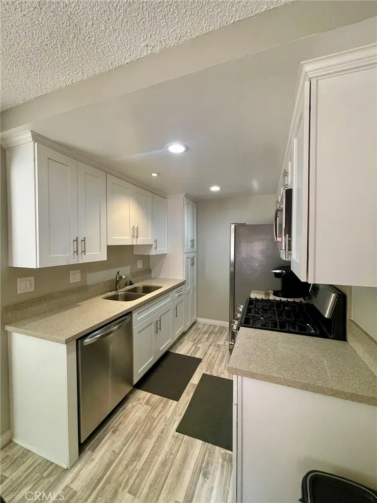 8020 Langdon Avenue 208, Van Nuys, California 91406 home-pic-7