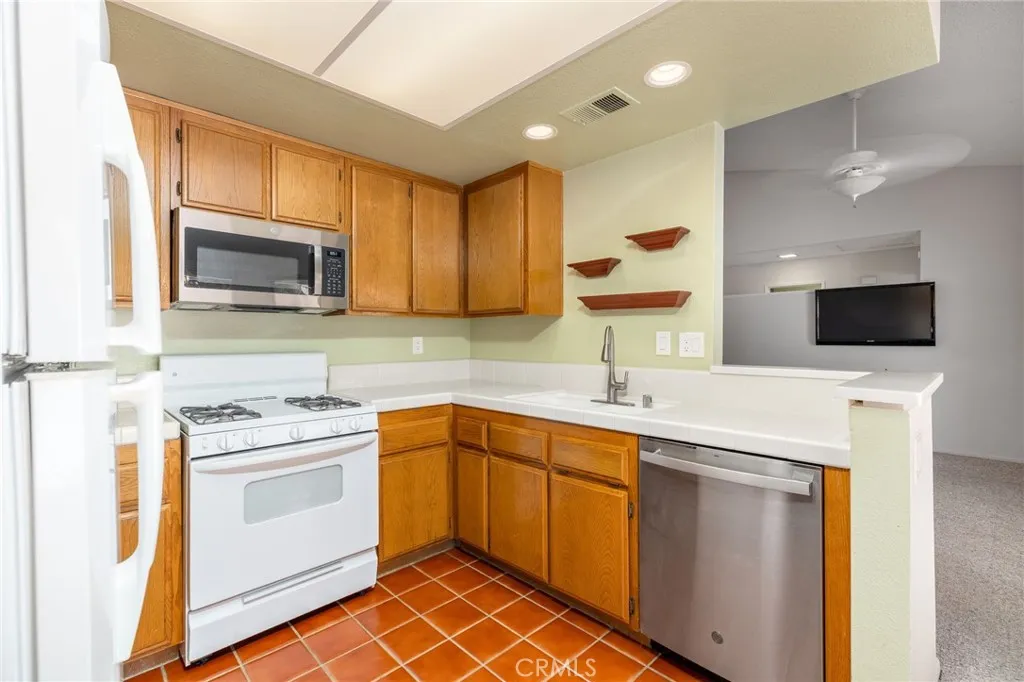 668 La Costa Drive, Banning, California 92220 home-pic-8