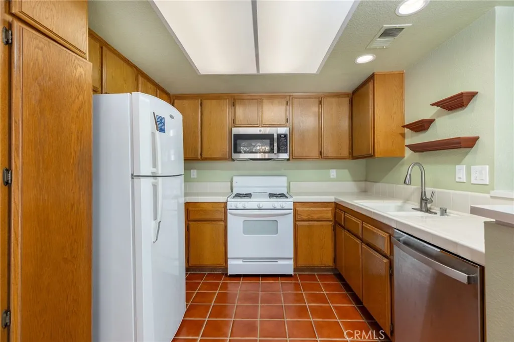 668 La Costa Drive, Banning, California 92220 home-pic-9
