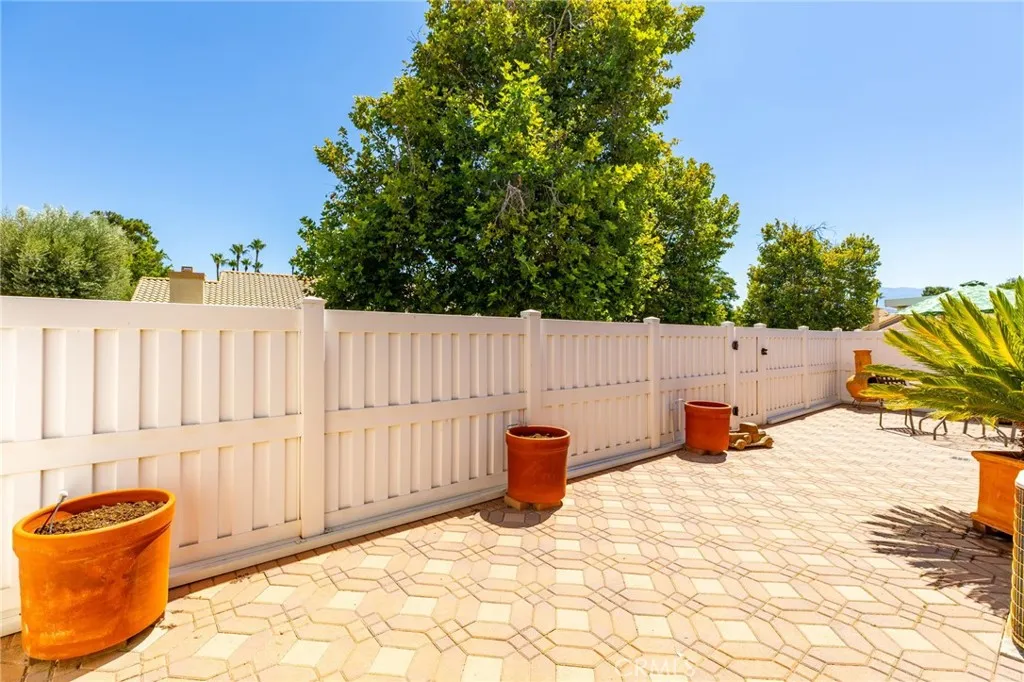 668 La Costa Drive, Banning, California 92220 home-pic-20