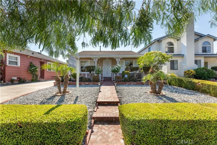 3139 Chestnut Avenue, Long Beach, California 90806