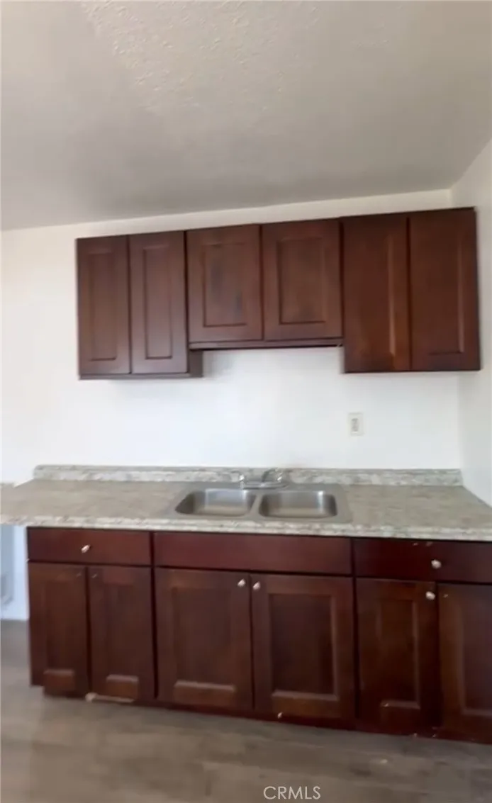 2114 W Florence Avenue, Los Angeles, California 90047 home-pic-2