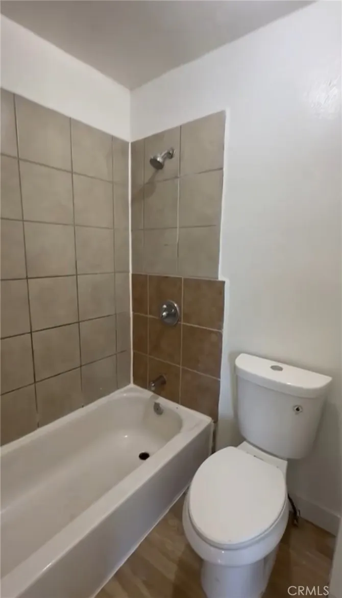 2114 W Florence Avenue, Los Angeles, California 90047 home-pic-3