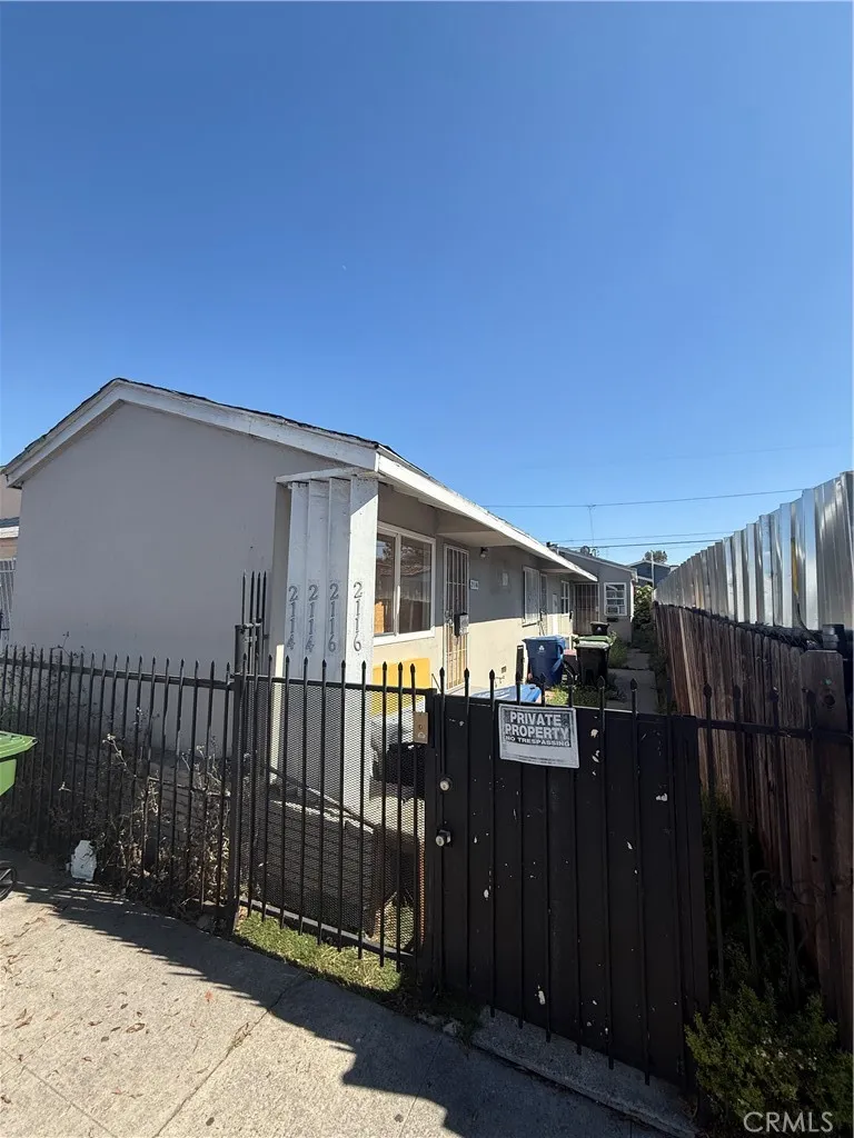 2114 W Florence Avenue, Los Angeles, California 90047 home-pic-0