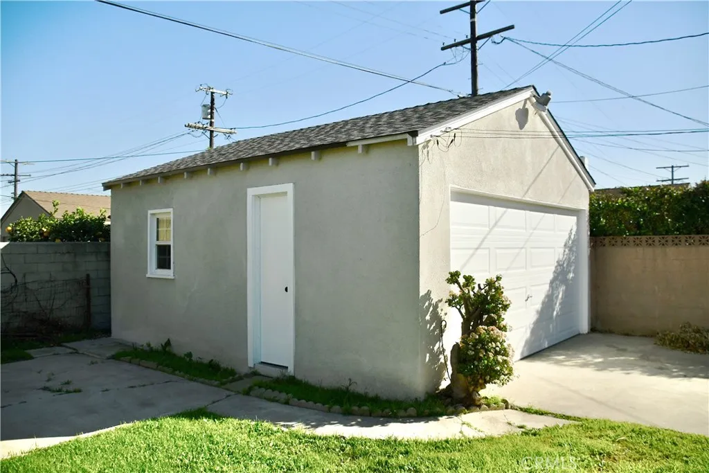 9106 S Gramercy Place, Los Angeles, California 90047 home-pic-23