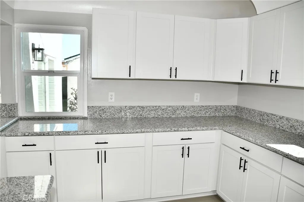 9106 S Gramercy Place, Los Angeles, California 90047 home-pic-17