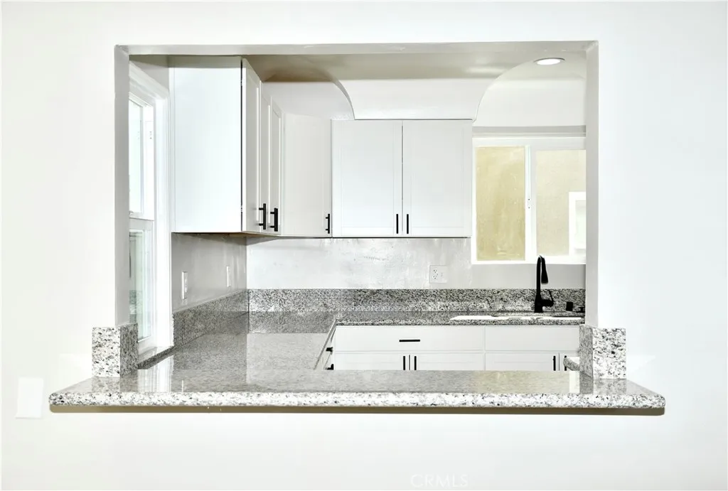 9106 S Gramercy Place, Los Angeles, California 90047 home-pic-18