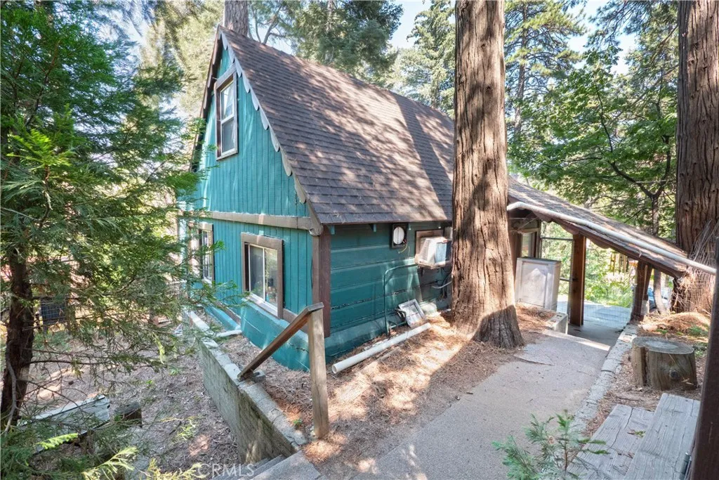 23940 Cresta Drive, Crestline, California 92325 home-pic-33