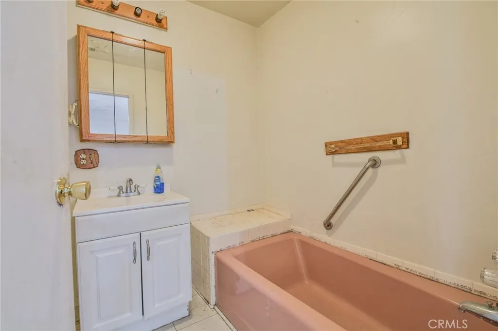 1208 S White Avenue, Compton, California 90221 home-pic-10