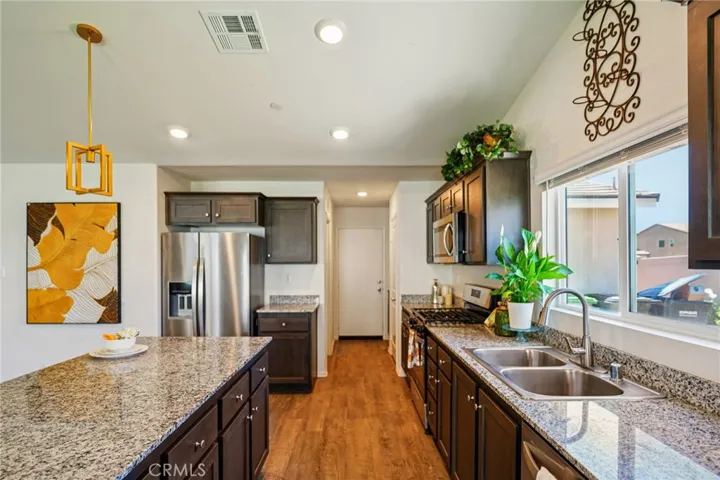 873 Canopy Lane, San Jacinto, California 92583