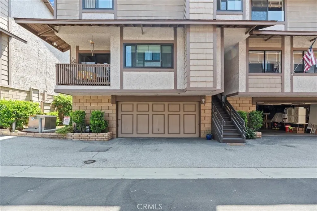 910 W Foothill Boulevard A, Monrovia, California 91016, 3 Bedrooms Bedrooms, ,3 BathroomsBathrooms,Residential,For Sale,Foothill,SW25170821