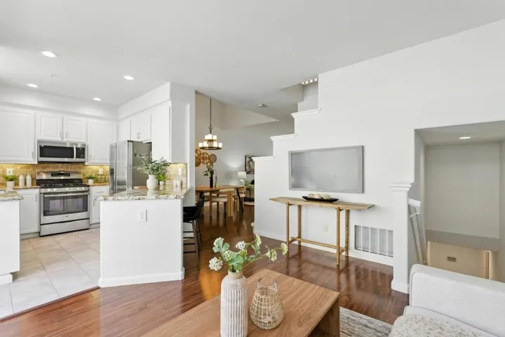 1151 La Rochelle Terrace E, Sunnyvale, California 94089