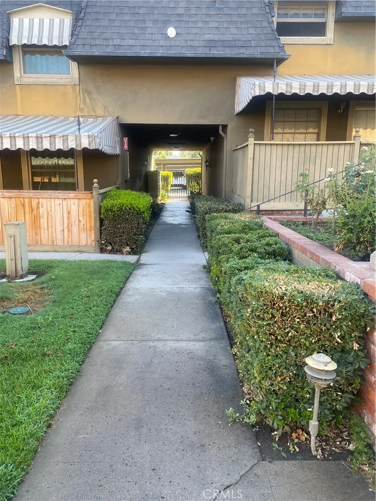 525 La Verne Street, Redlands, California 92373 home-pic-13