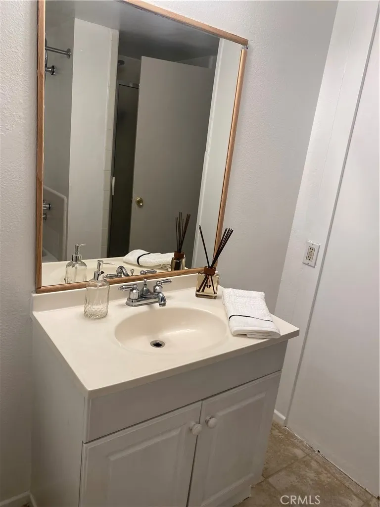 525 La Verne Street, Redlands, California 92373 home-pic-6