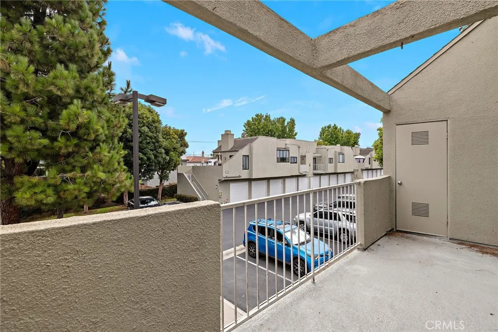 17641 Sergio Circle 203, Huntington Beach, California 92647 home-pic-17