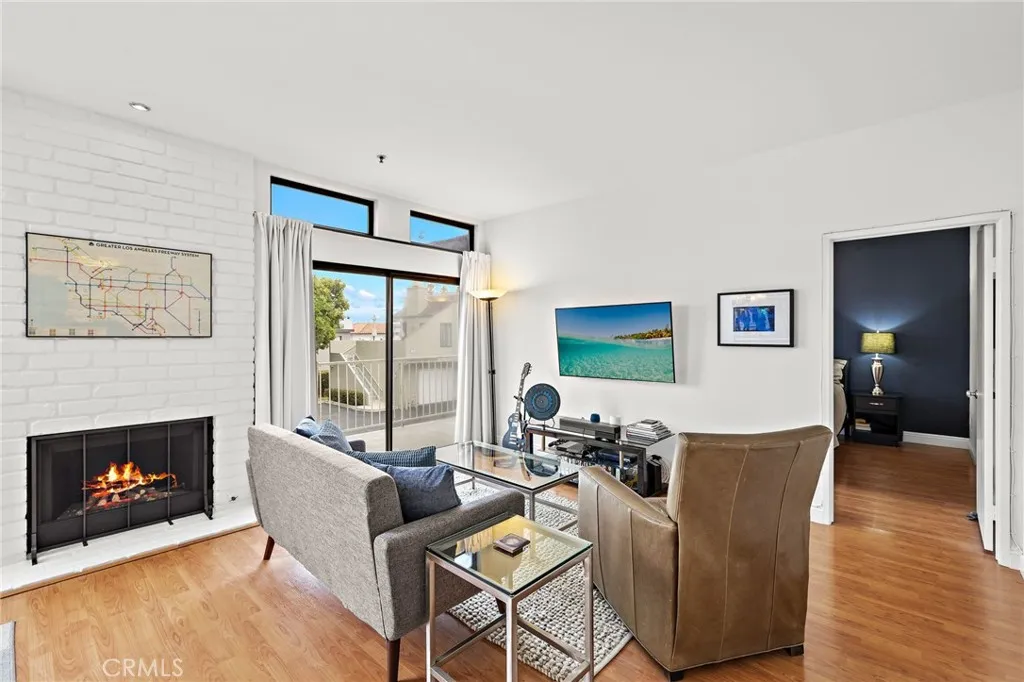 17641 Sergio Circle 203, Huntington Beach, California 92647 home-pic-3
