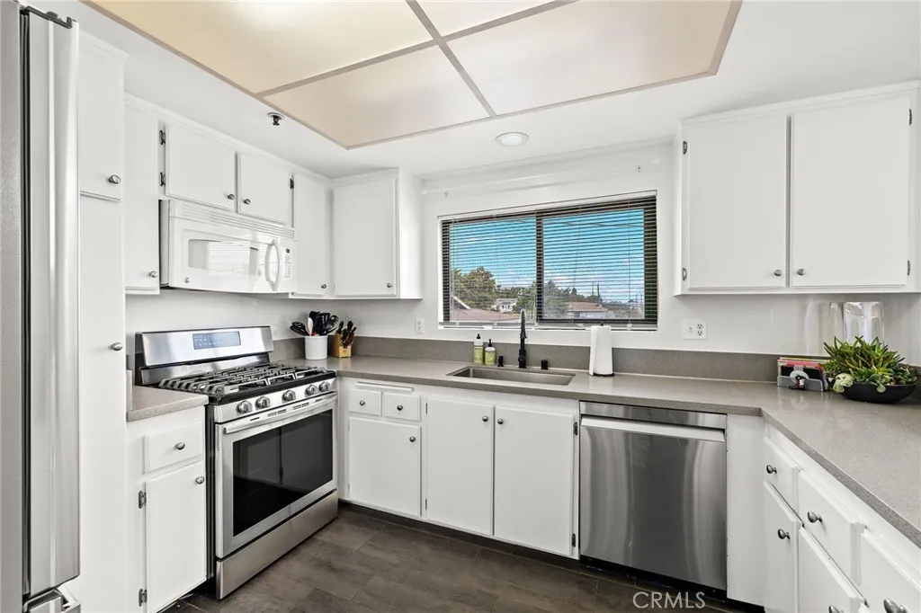 17641 Sergio Circle 203, Huntington Beach, California 92647 home-pic-8