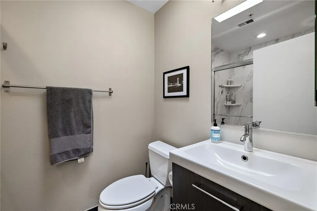 17641 Sergio Circle 203, Huntington Beach, California 92647 home-pic-14