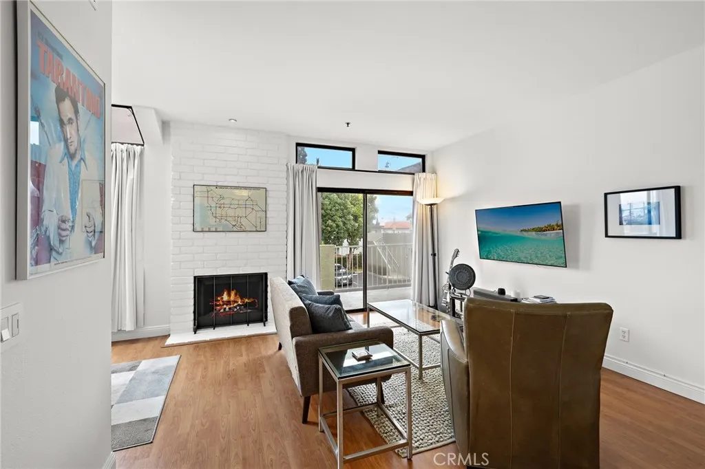 17641 Sergio Circle 203, Huntington Beach, California 92647 home-pic-2