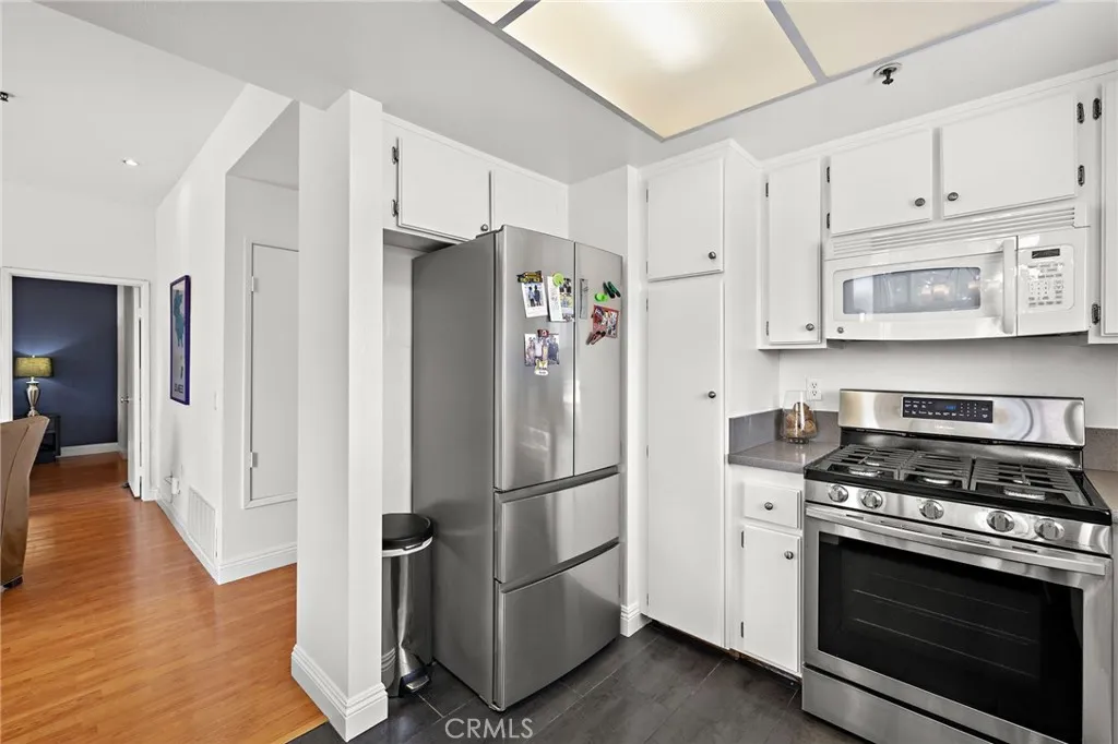 17641 Sergio Circle 203, Huntington Beach, California 92647 home-pic-10