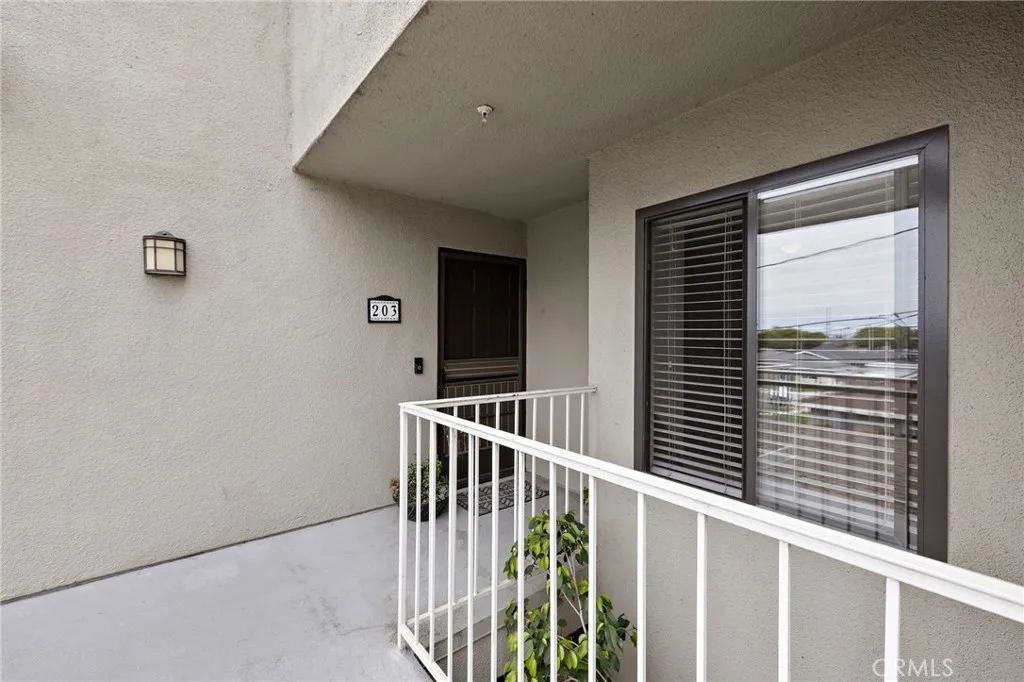 17641 Sergio Circle 203, Huntington Beach, California 92647 home-pic-1