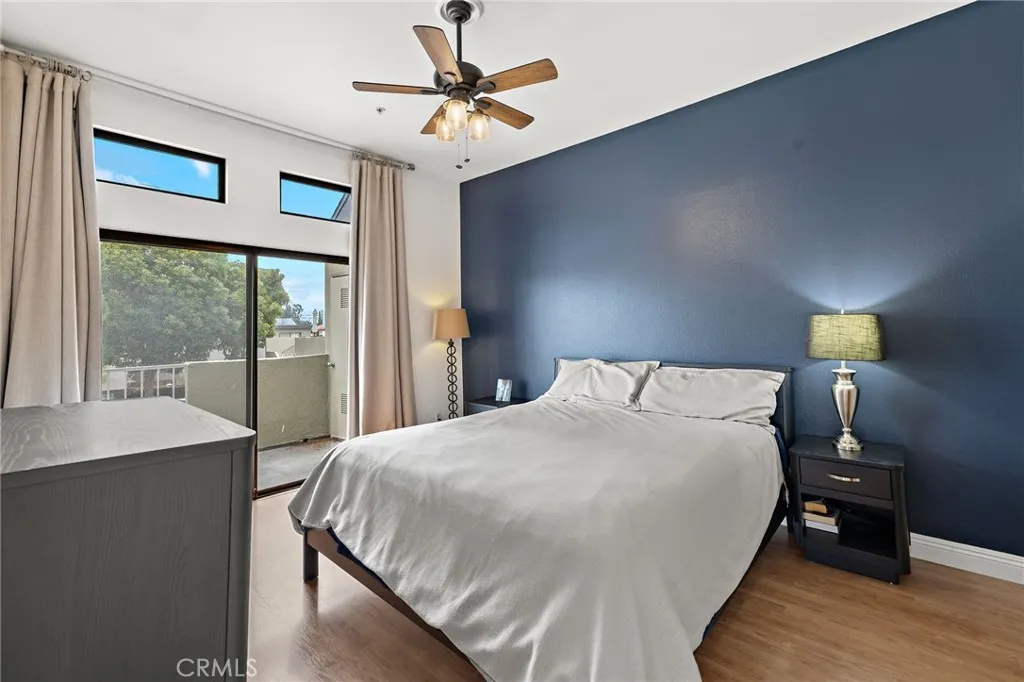 17641 Sergio Circle 203, Huntington Beach, California 92647 home-pic-11