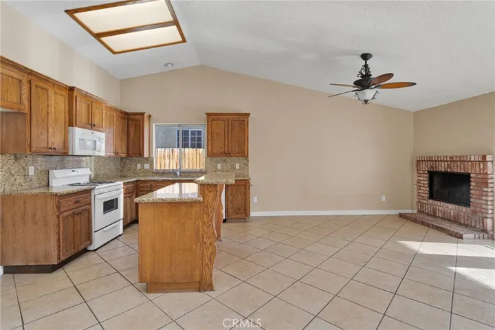 12400 Stillwater Drive, Victorville, California 92395