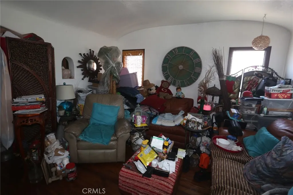 6072 Myrtle Avenue, Long Beach, California 90805 home-pic-2