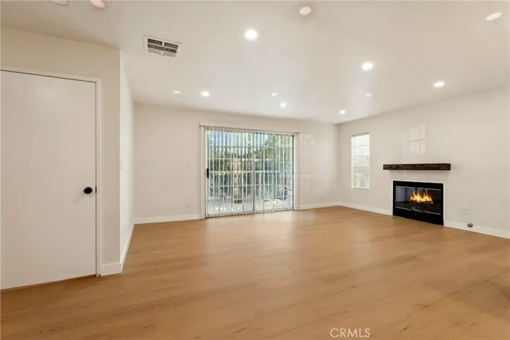 10433 Plainview Avenue 4, Tujunga, California 91042