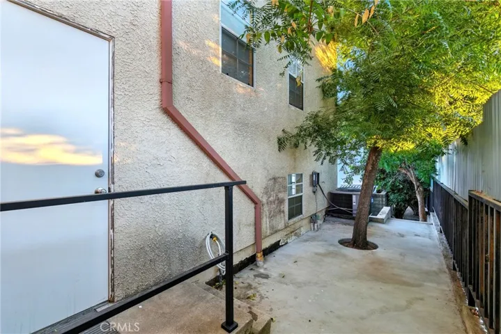 10433 Plainview Avenue 4, Tujunga, California 91042