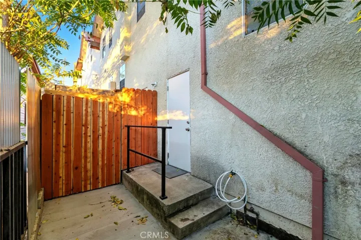 10433 Plainview Avenue 4, Tujunga, California 91042