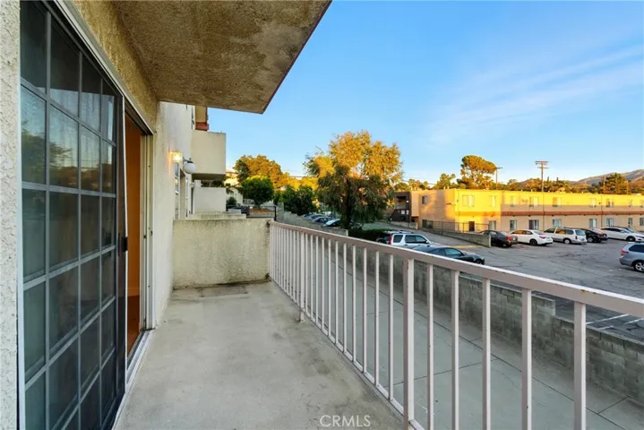 10433 Plainview Avenue 4, Tujunga, California 91042