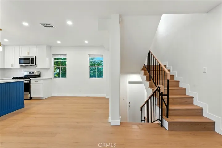 10433 Plainview Avenue 4, Tujunga, California 91042