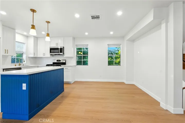 10433 Plainview Avenue 4, Tujunga, California 91042