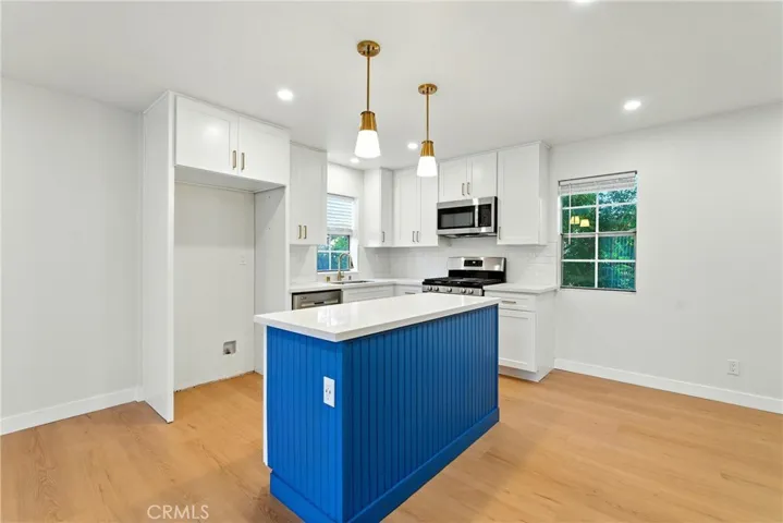 10433 Plainview Avenue 4, Tujunga, California 91042