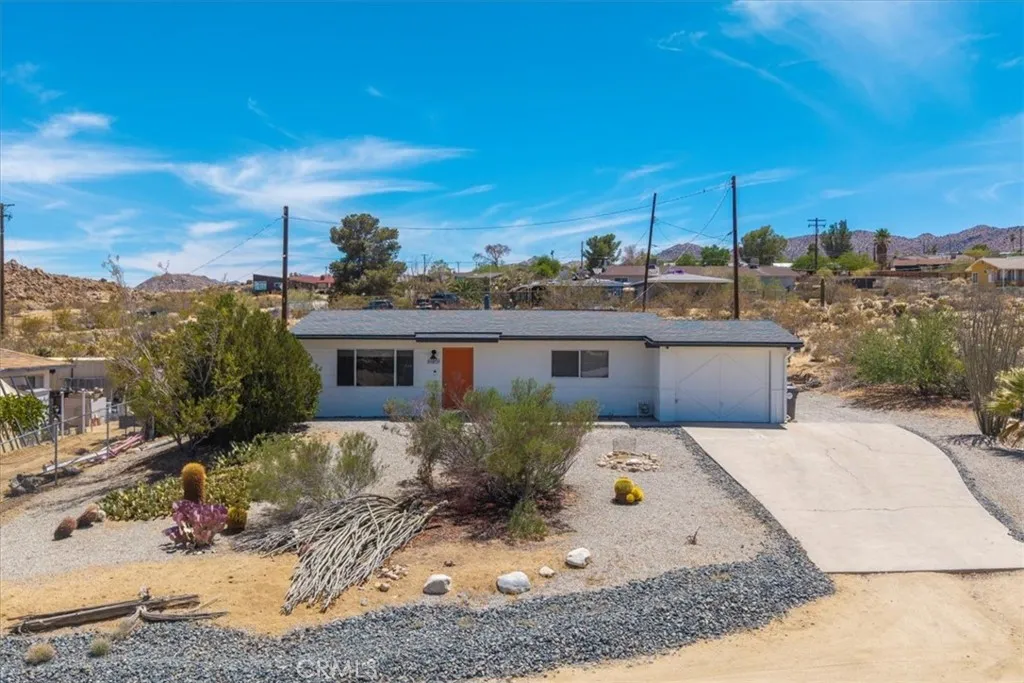 61851 Sunburst Circle, Joshua Tree, California 92252 home-pic-0