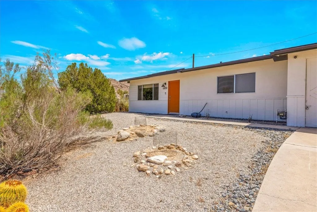 61851 Sunburst Circle, Joshua Tree, California 92252 home-pic-1