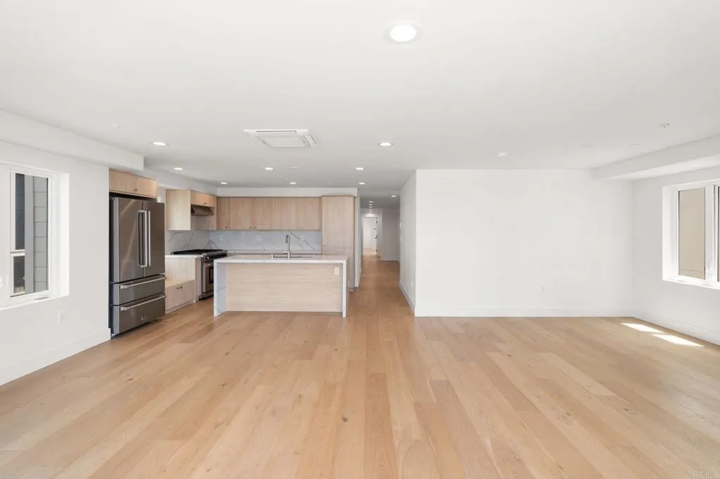 212 S Pacific Street, Oceanside, California 92054 home-pic-17