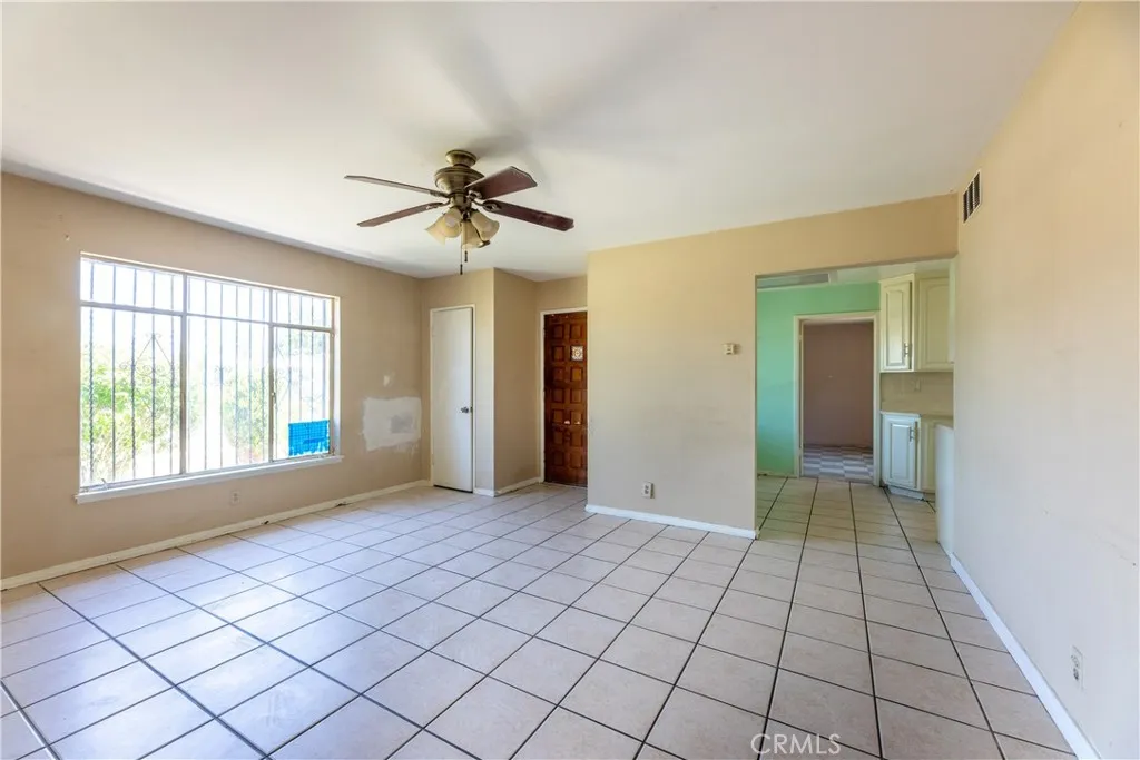 1410 W Camden Place, Santa Ana, California 92704 home-pic-9