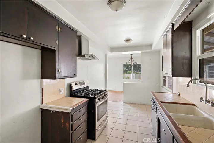 1115 W 125th Street, Los Angeles, California 90044